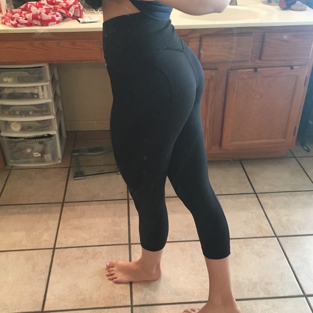 Lululemon crop size 4! 🍋